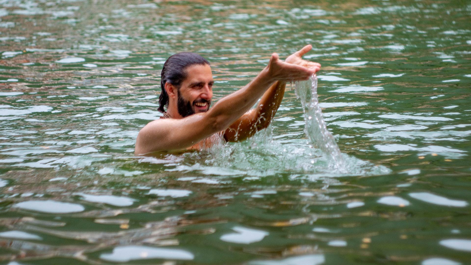 L'immersione nel Gange